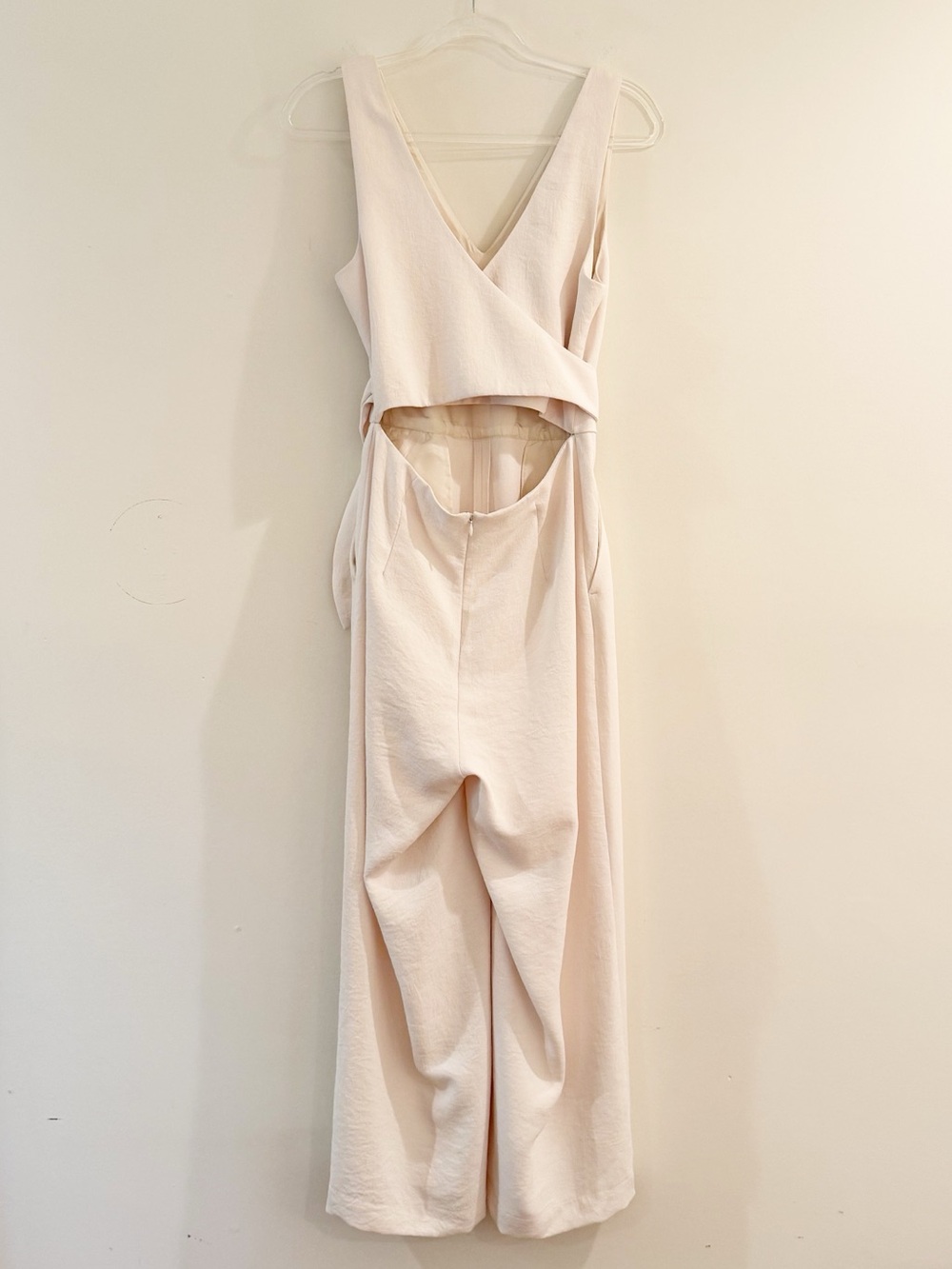Aritzia Wilfred Ecoulement Cream & White Sleeveless Jumpsuit - Picture 3 of 16